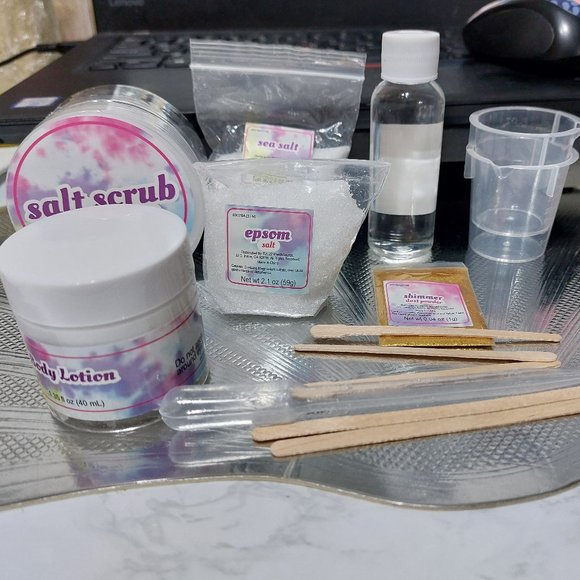 Feeling Pretty DIY Beauty Set Spa Craft Kit With Beautiful Pom Pom - Picture 6 of 8
